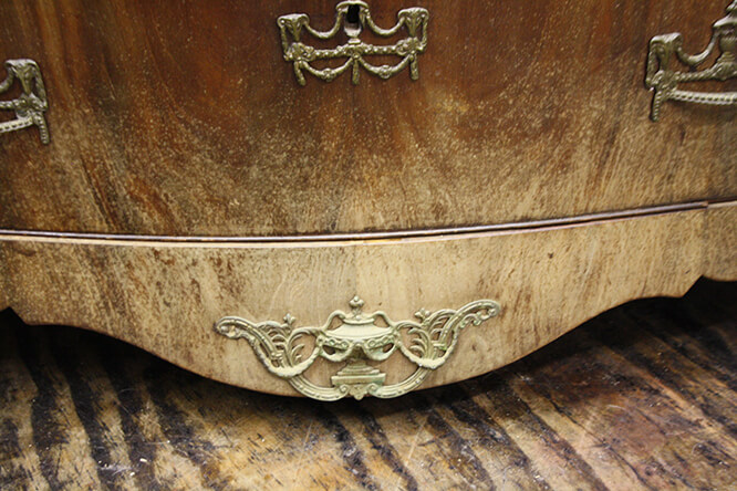 CONSERVING YOUR ANTIQUE FURNITURE 4