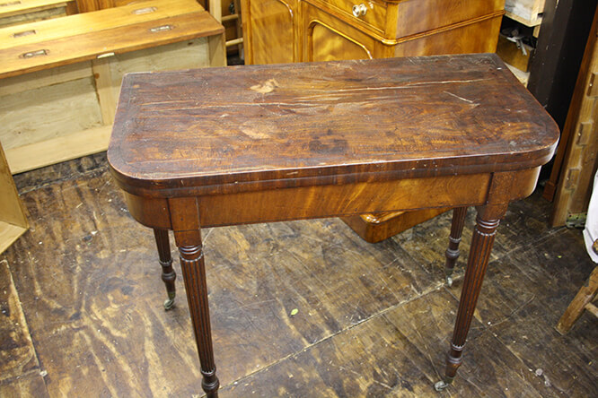 TABLE WITH fixed BAIZE 