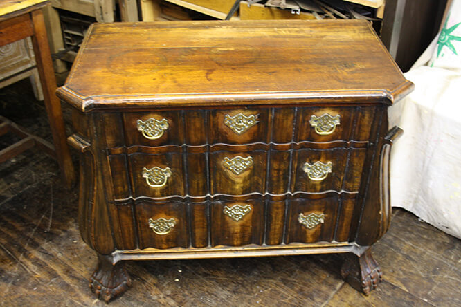 YELLOWWOOD AND STINKWOOD CHEST OF DRAWERS